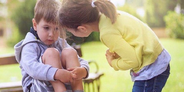 چگونه به کودکان همدلی را آموزش دهیم؟
