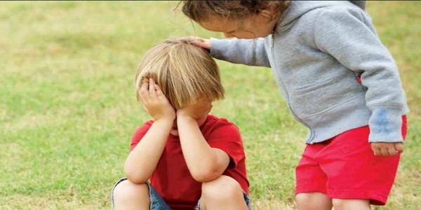 چگونه به کودکان همدلی را آموزش دهیم؟